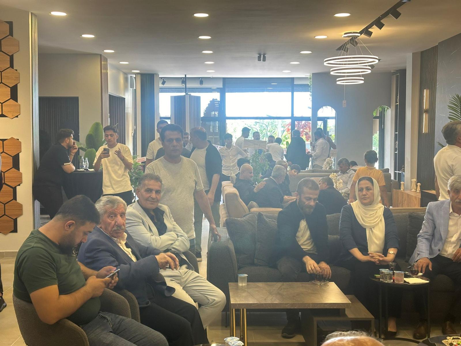 Altan Design, açılış kurdelesini kesti