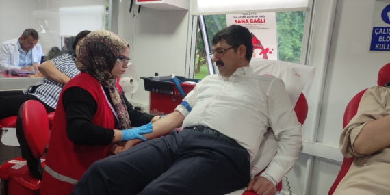 Milletvekili Ferhat Nasıroğlu, kan bağışı kampanyasına destek verdi