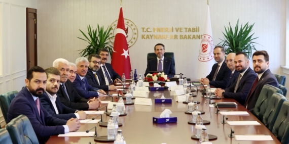 Milletvekili Ferhat Nasıroğlu, Enerji ve Tabii Kaynaklar Bakanı Alparslan Bayraktar’a ziyarette bulundu