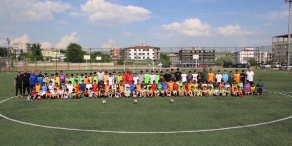 270 futbolcu profesyonel kariyere hazırlanıyor
