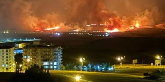 Siirt'te gece çıkan büyük yangın, güçlükle söndürüldü Siirt’te gece çıkan büyük yangın, güçlükle söndürüldü