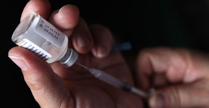 A nurse prepares a H1N1 influenza vaccine during the start of a campaign against the influenza at a hospital in Tegucigalpa