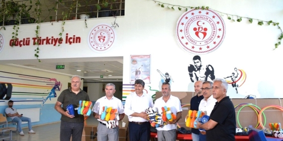 Batman Gençlik ve Spor İl Müdürlüğünden özel çocuklara malzeme desteği