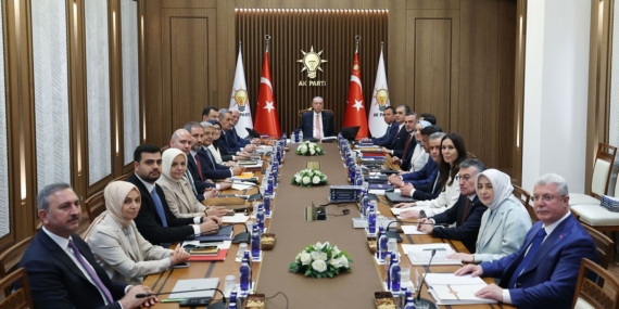 7 AK Parti il başkanı görevden alındı