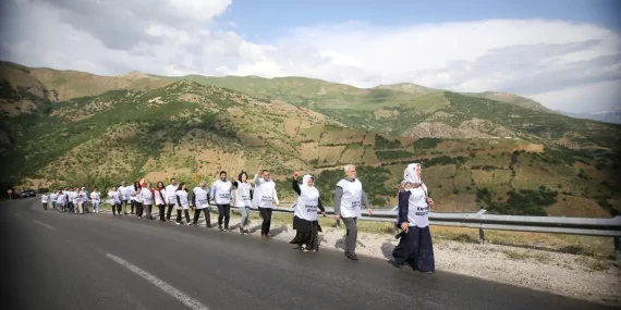 Hakkâri köylerinde “Demokrasi Yürüyüşü”nün birinci günü
