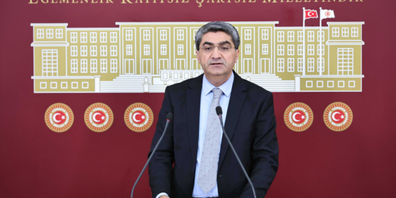 Ekmen’den barış mesajı: Ülkeyi bölmek isteyen yok, korkulara son verilmeli