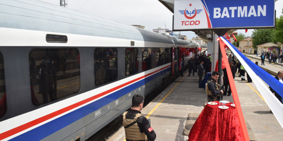 Batman’ın bir türlü ‘hızlanamayan’ treni!