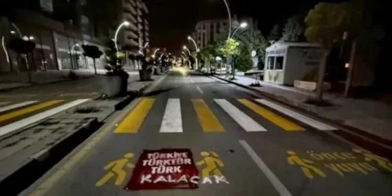 Van’da Kürtçe yol işaretlerini kapatan çocuk, avukatı ve TEM polisinden ‘fikir’ almış