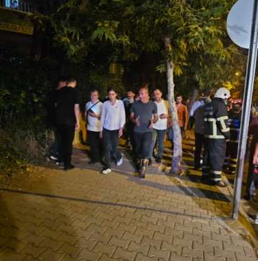 EŞ BAŞKAN SÖNÜK YANGIN SÖNDÜRME ÇALIŞMASINI YERİNDE TAKİP ETTİ (2)