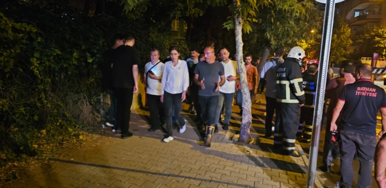 EŞ BAŞKAN SÖNÜK YANGIN SÖNDÜRME ÇALIŞMASINI YERİNDE TAKİP ETTİ (2)