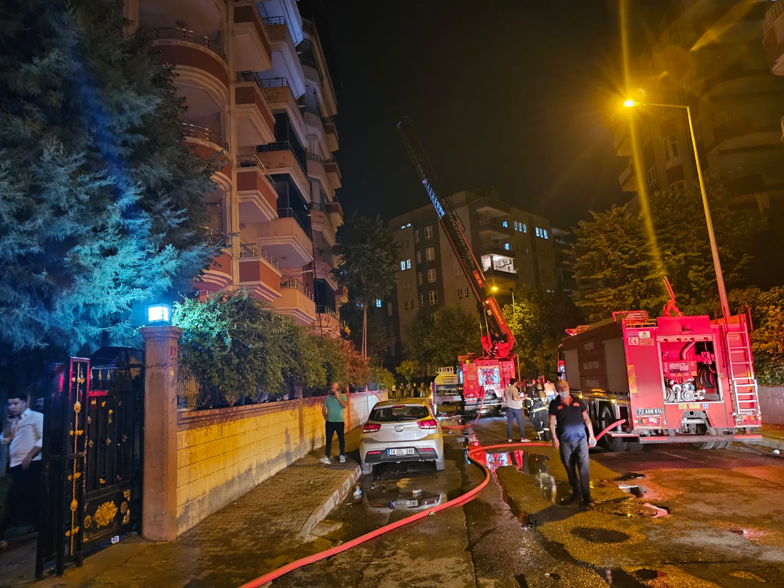 Eş Başkan Sönük Yangın Söndürme Çalışmasını Yerinde Takip Etti