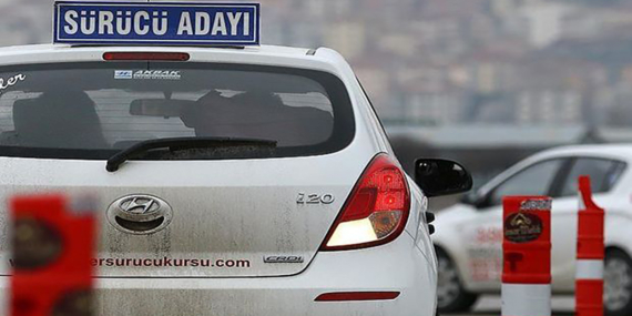 Ehliyet sınavlarına yeni düzenleme: Bunu yapan yandı!