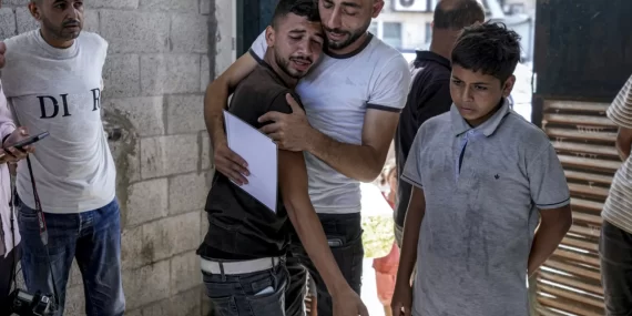 Filistinli baba, İsrail saldırısında yeni doğmuş ikiz bebekleriyle beraber tüm ailesini kaybetti Filistinli baba, İsrail saldırısında yeni doğmuş ikiz bebekleriyle beraber tüm ailesini kaybetti