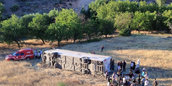 Malatya’da yolcu otobüsü devrildi: Çok sayıda yaralı var