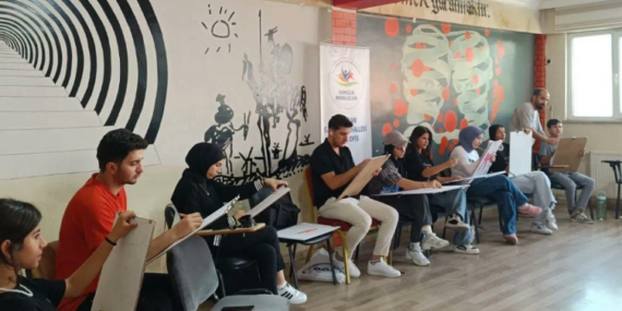 Batman’da geleceğin ressamları genç ofislerde yetişiyor