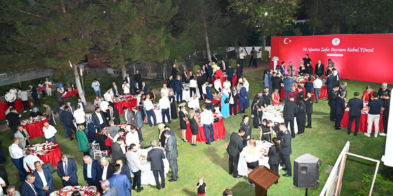 Batman’da 30 Ağustos Zafer Bayramı “Kabul Töreni”