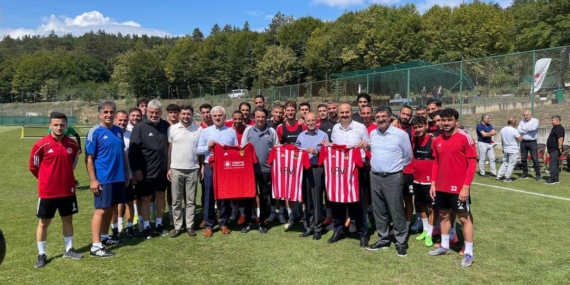 Petrolspor’a moral ziyareti