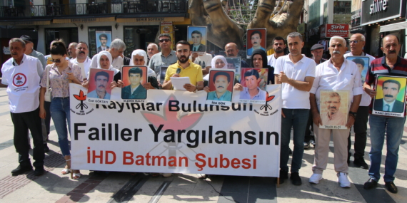 Kayıp yakınları Batman’da Mehmet Emin Çelik’in faillerinin bulunması talep edildi.