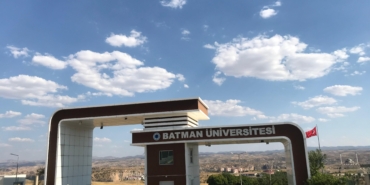 BATMAN üniversitesi kapısı