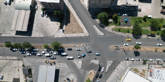 Batman Belediyesi üç kavşakta trafiği dronlarla yönetiyor