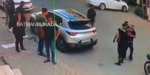 Batman’da yunus polislerinden gençlere şiddet