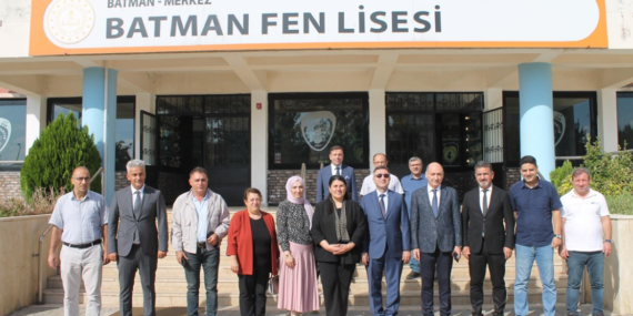 Batman’da Ortaöğretim Öğrencileri ile Akademisyenler Buluştu: Ayten Canalp’tan doktorluk dersi