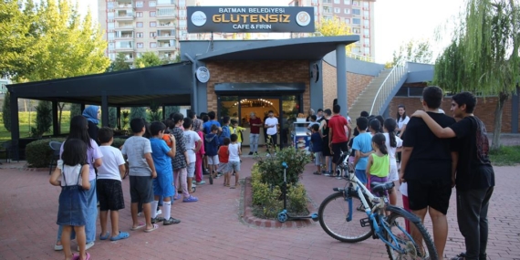 Belediyeden çocuklar için glütensiz dondurma şenliği