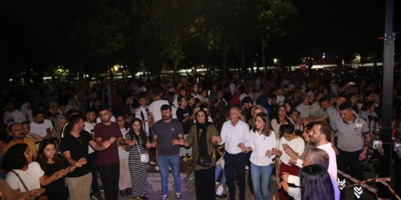 Batman Konserinde Halk Kürtçe Şarkılarla Coştu