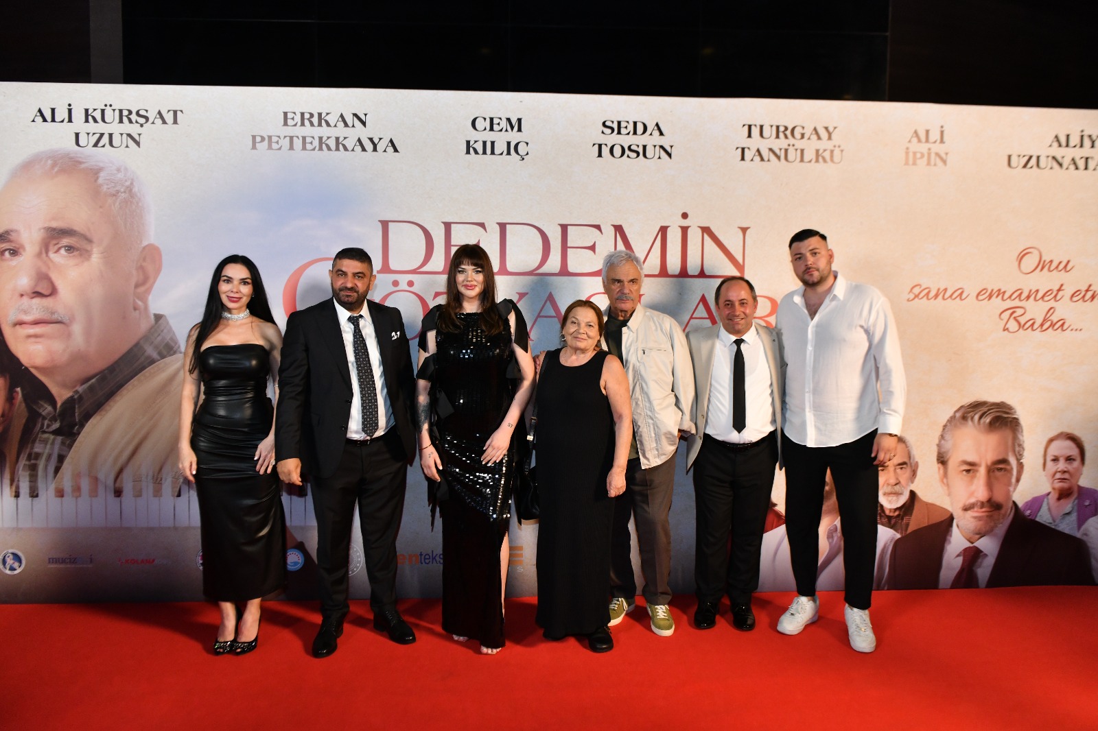 "Dedemin Gözyaşları" gişede zirveye yerleşti