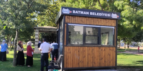 Batman merkez Hilal Mahallesine ücretsiz ekmek büfesi