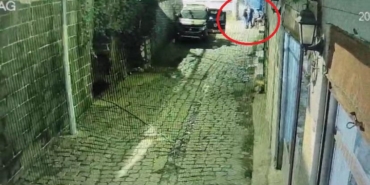 DİYARBAKIR'DA POLİSE BIÇAKLI SALDIRI ANI GÜVENLİK KAMERASINA YANSIDI