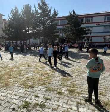 öğrenciler bahçe
