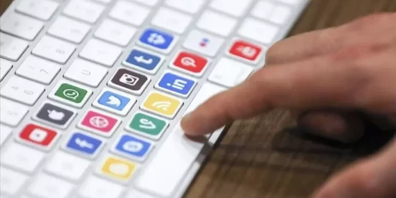 Bakan Göktaş’tan açıklama: Sosyal Medyaya yaş sınırı geliyor!