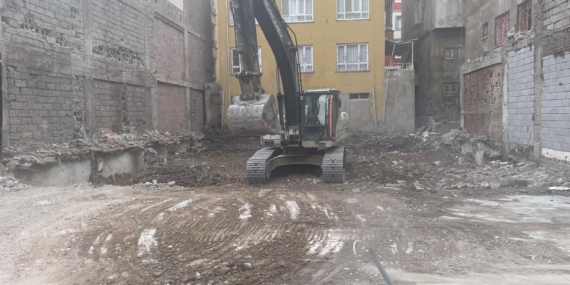 Gülistan Caddesi’ndeki riskli yapının yıkımı tamamlandı