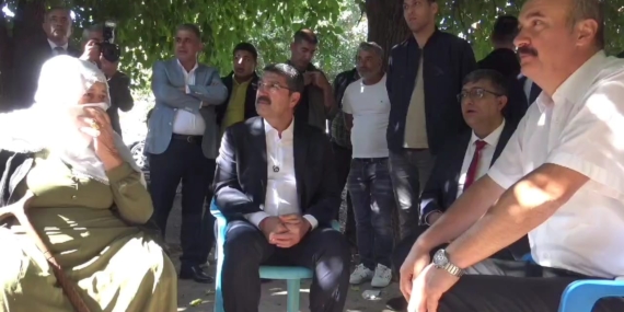 Ekrem Canalp ve Ferhat Nasıroğlu’ndan Şainet Teyzeye ev onarım sözü