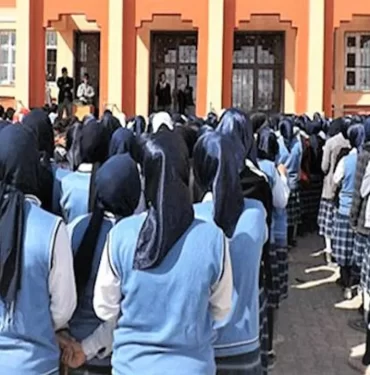 imam-hatip-lisesinde-ogrenciye-taciz-suc-kaydi-oldugu-ortaya-cikan-ogretmen-firar-etti-fynp