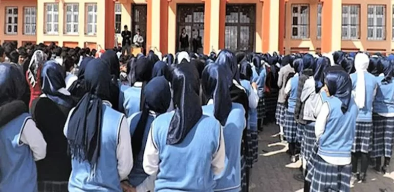imam-hatip-lisesinde-ogrenciye-taciz-suc-kaydi-oldugu-ortaya-cikan-ogretmen-firar-etti-fynp
