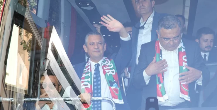 özgür özel