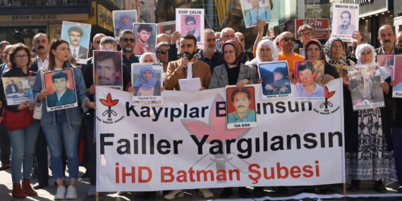 Batman’da İnsan Hakları Derneği, “Kayıplar Bulunsun, Failler Yargılansın” eyleminin 656. haftasında adalet çağrısını yineledi
