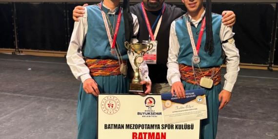 Batman Mezopotamya Halk Oyunları Ekibinden tarihi başarı