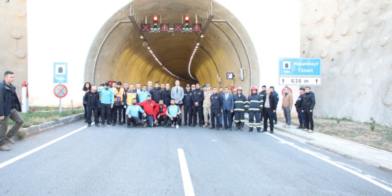 Hasankeyf Tüneli’nde gerçeğe uygun kaza tatbikatı Hasankeyf Tüneli’nde gerçeğe uygun kaza tatbikatı