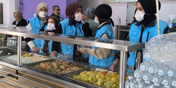 Batman’da yurt yemekhanelerindeki artan yemekler ihtiyaç sahiplerine ulaştırılıyor