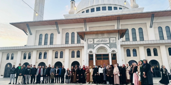 Kız öğrenciler ‘sabah namazında’ buluşuyor