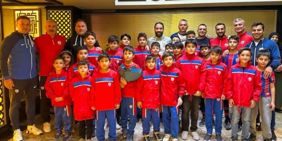 Altınordu Batman’da Petrolspor maçı öncesinde Batman Futbol Okulu’yla bir araya geldi