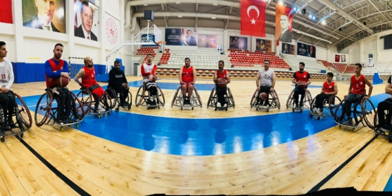 Batman engellilerden maça davet