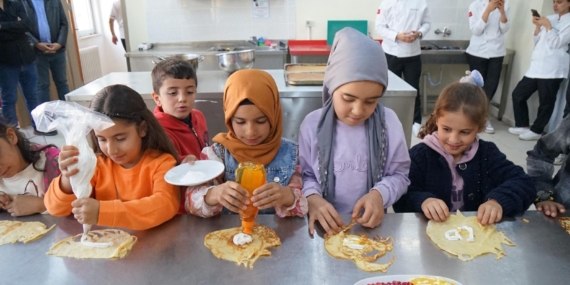 Hasankeyf MYO’dan Akalin Köyü İlkokulu öğrencilerine unutulmaz aşçılık deneyimi
