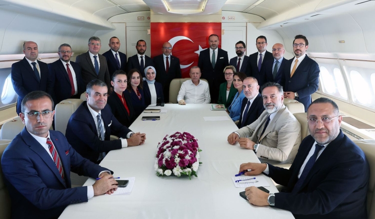 Erdoğan'dan 'YPG' ve 'süreç' değerlendirmesi: İmralı her türlü desteği verdi erdoğan uçak3