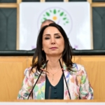 Kürtçe dinledi hedef oldu: Türk sanatçı Seray Kaya’dan sert yanıt thumbnail