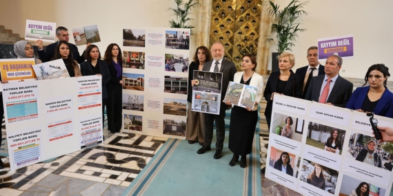 DEM Parti milletvekilleri Meclis’te kayyım eylemi yaptı