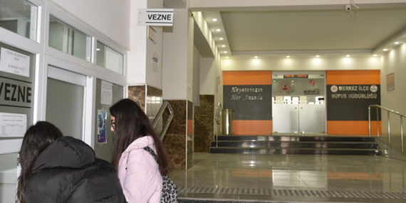 Batman Valilik Yerleşkesinde yeni vezne hizmete açıldı Batman Valilik Yerleşkesinde yeni vezne hizmete açıldı